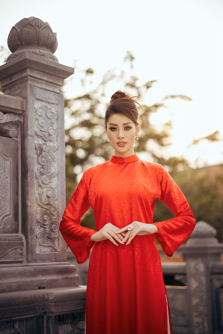 在黄昏的夕阳西下，人和景完美融合。图自 Vietnam+
