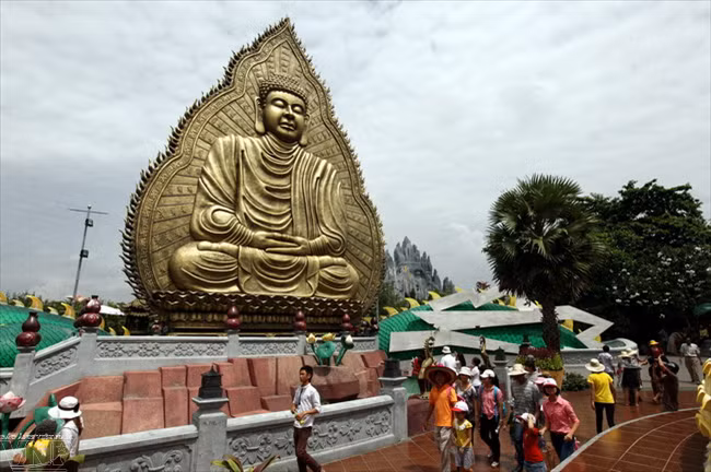 每年，仙溪旅游区迎接游客150万至200万人次。（越通社《越南画报》）