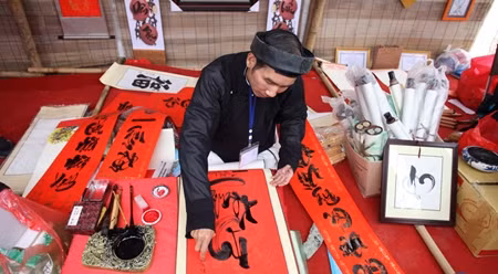 河内市文庙-国子监文湖是一年一度举行书法节的地方。（图片来源：越南《人民报》）