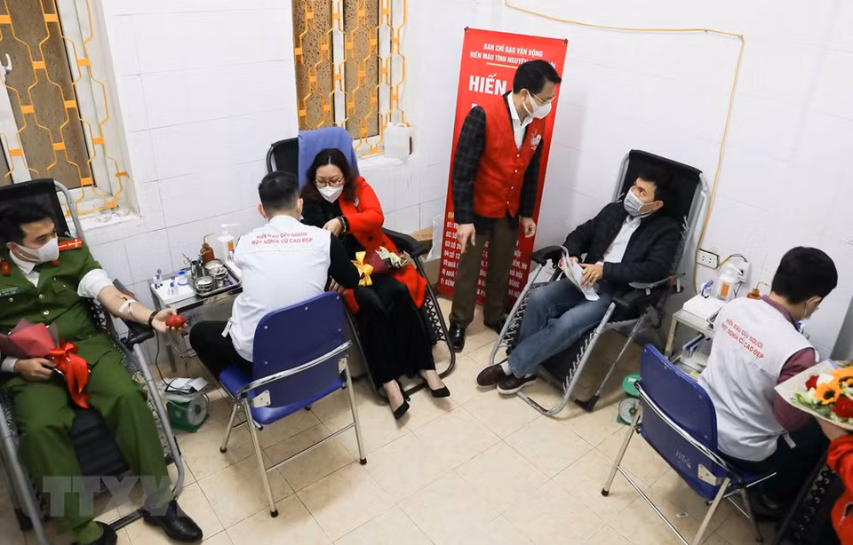 近年来，越南志愿献血活动日益扩展，吸引越来越多人民群众参加。越通社记者 青松 摄