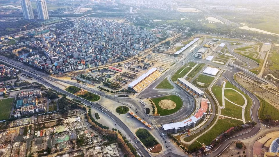 从高空俯瞰F1越南大奖赛的河内赛道。越通社记者 成达 摄