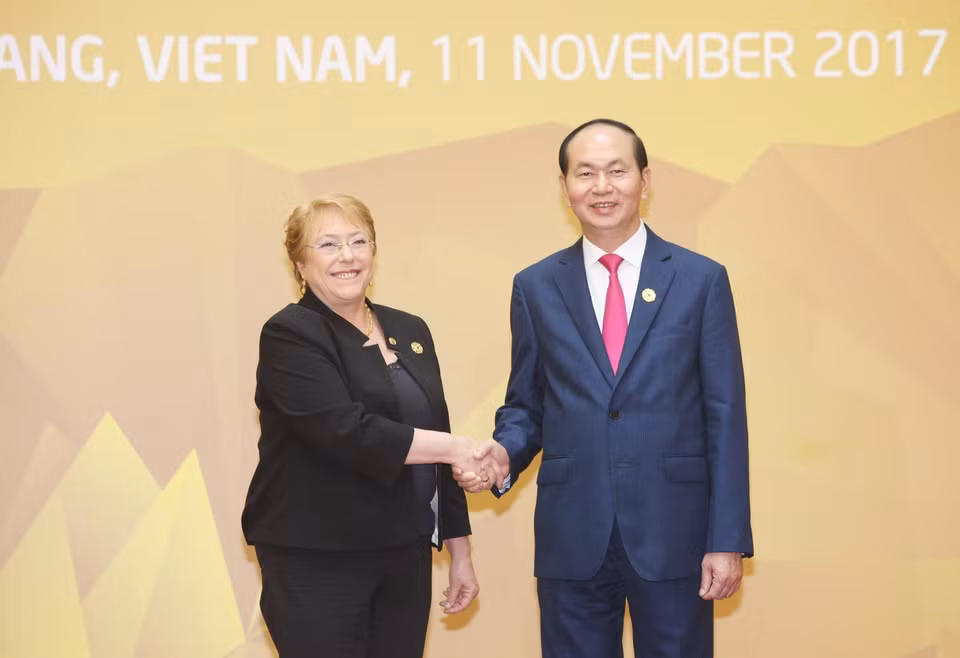国家主席陈大光欢迎智利总统米歇尔·巴切莱特。（图片来源：越通社）