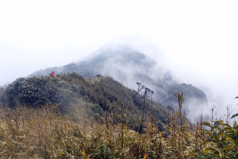 白木梁子山峰风景优美，一年四季被云雾笼罩。图自越通社