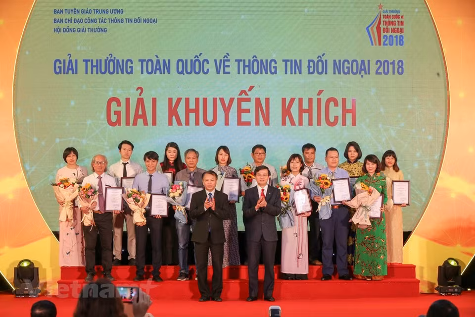 组委会透露，参赛作品主题和内容丰富，涉及到对外新闻工作的多个问题，及时向国内外观众们报道关于越南政治和对外活动。越通社记者 明山 摄