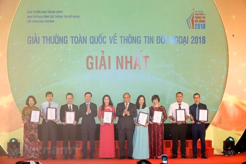 这是连续第五年新闻网VietnamPlus获得全国对外新闻奖。越通社记者 明山 摄