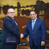 政府总理范明政与白俄罗斯国家司法鉴定委员会主席沃尔科夫。图自越通社