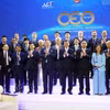 参加论坛的代表们合影。图自越通社