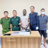 职能部门在胡志明市将Izuchukwu Calistus Odionye当场抓获。图自越通社