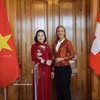 国会副主席阮氏清与瑞士国民院第一副议长卡佳·克里斯特。图自越通社