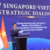 越共中央政治局委员、中央书记处常务书记陈锦秀在第一届越新战略对话上发表讲话。图自越通社