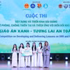 联合国儿童基金会（UNICEF）驻越南代表西尔维娅·达奈洛夫（Silvia Danailov）向一等奖获得者颁奖。图自越通社