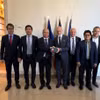 越南驻法国大使馆代表团与与东比利牛斯省工商会（CCI）代表合影。图自越通社