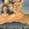 菲律宾火山再度喷发 灰柱高达4000米。图自scmp