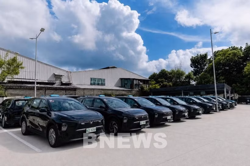 Limo Green车队采用黑色涂装以凸显高端定位。图自越通社