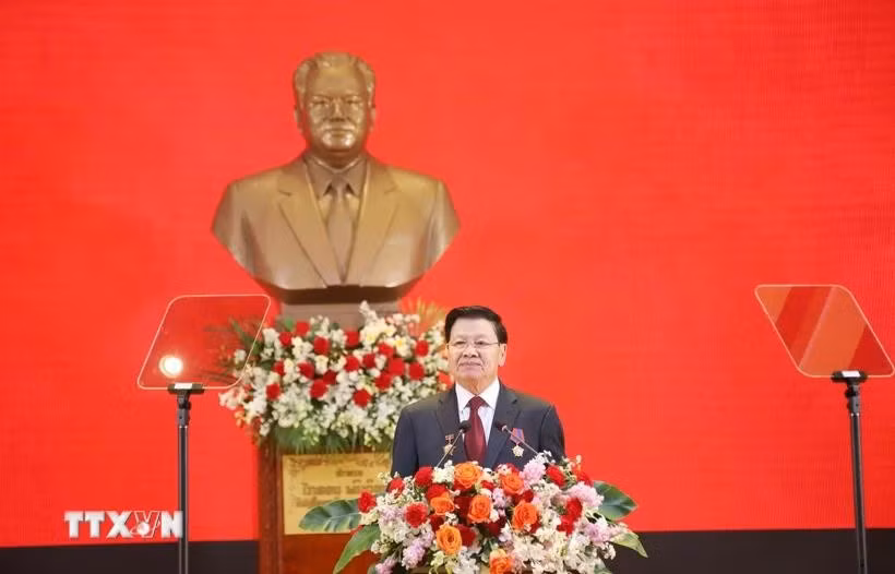 老挝人民革命党中央委员会总书记、老挝人民民主共和国主席通伦·西苏里发表讲话。图自越通社