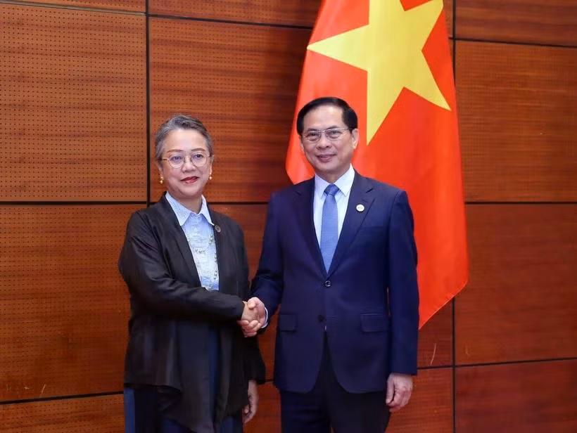 裴青山副总理会见联合国副秘书长兼亚洲及太平洋经济社会委员会执行秘书阿尔米达•萨尔西娅•阿里沙赫巴纳。图自越通社