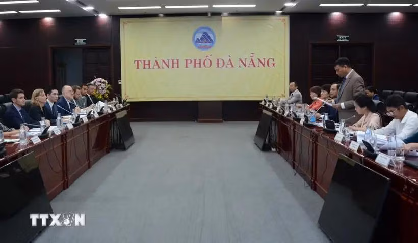 岘港-美国合作促进工作组揭牌仪式。图自越通社