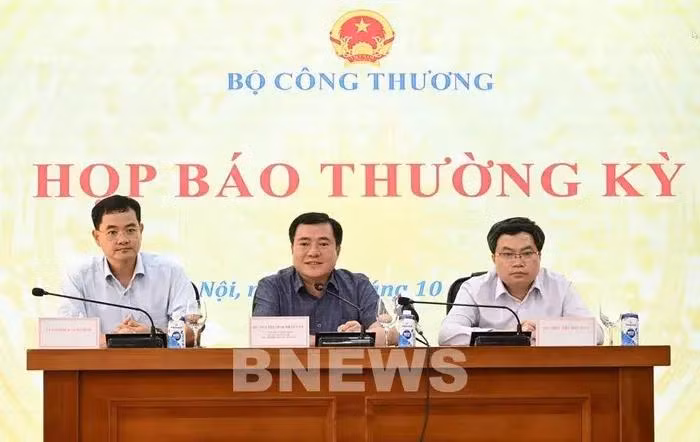 工贸部23日举行的新闻发布会。图自越通社