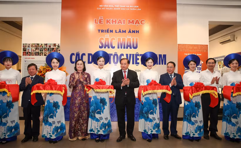 “越南民族色彩”摄影展开幕式。图自互联网 