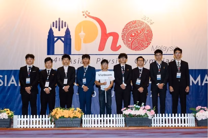 参加2024年亚洲物理奥林匹克竞赛的越南学生。图自越通社