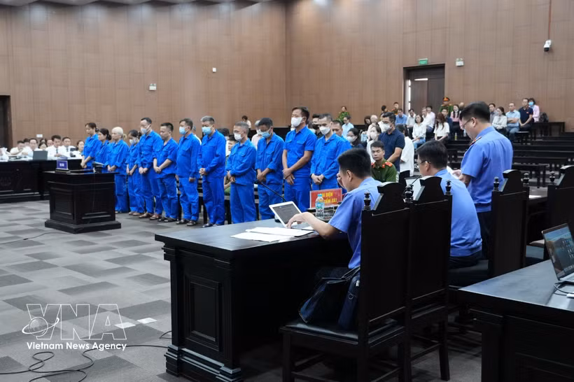 被告们聆听检察官宣读量刑建议。图自越通社