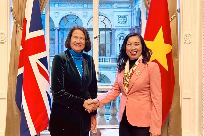 外交部副部长黎氏秋姮会见英国外交部国务秘书凯瑟琳·韦斯特。图自越通社
