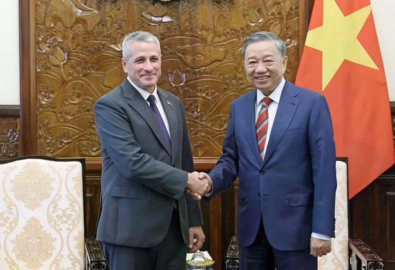 2024年7月3日，越南国家主席苏林会见白俄罗斯共和国新任驻越南大使乌拉基米尔·巴拉维库。图自越通社