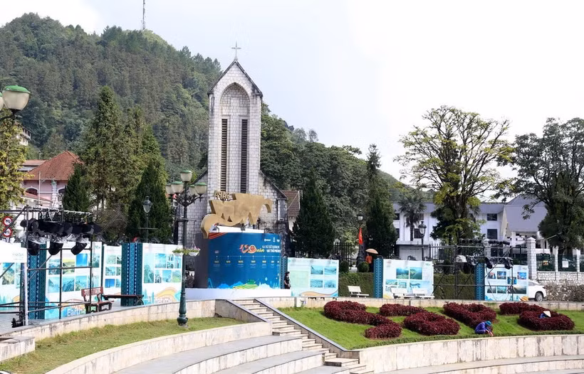 老街省沙坝旅游地标之一——石教堂。图自越通社