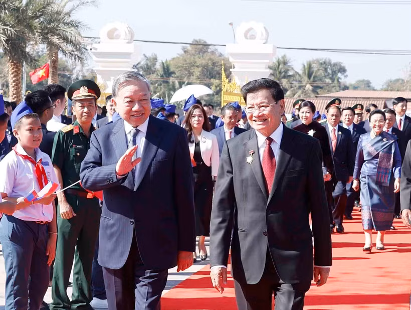 越共中央总书记苏林和老挝人革党中央总书记、国家主席通伦·西苏里。图自越通社
