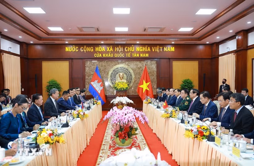 越南政府总理范明政与柬埔寨首相洪玛奈举行会谈。图自越通社