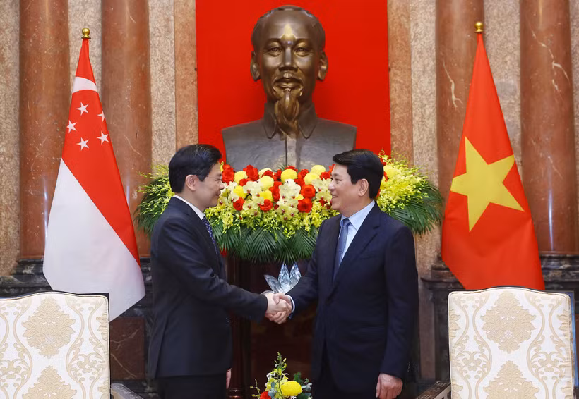 越南国家主席梁强会见新加坡总理黄循财。图自越通社
