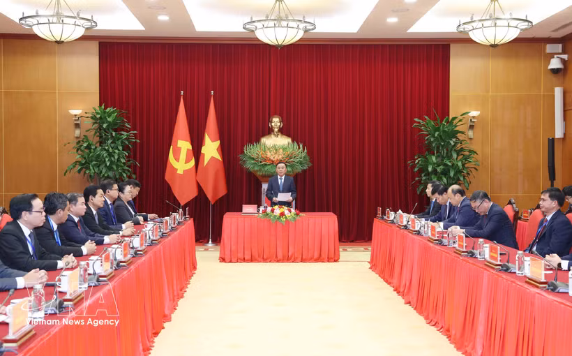 越共中央政治局委员、中央书记处常务书记陈锦秀会见老挝人民革命党高级干部代表团。图自越通社
