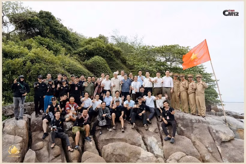电视剧《CM12计划》剧组。图自人民公安电影制片厂