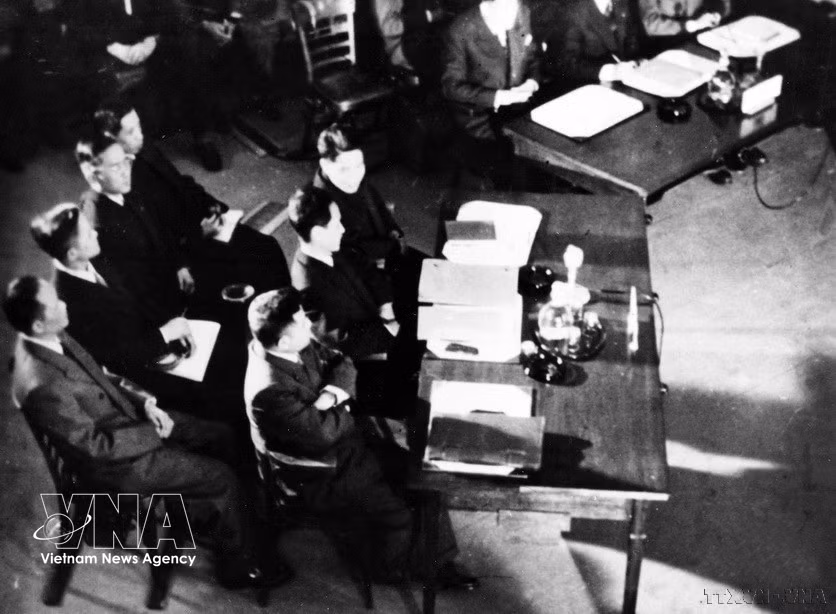 1954年5月8日上午，在关于印度支那问题的日内瓦会议开幕式上，由副总理范文同率领的越南民主共和国代表团作为战胜民族的代表出席会议。图自 越通社