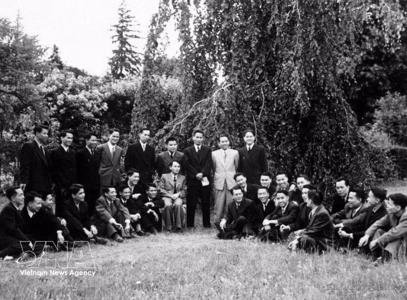 1954年，越南民主共和国政府副总理范文同率政府代表团出席日内瓦会议。图自 越通社