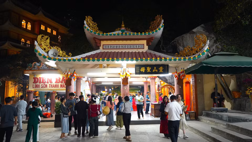 灵山圣母庙是前来黑婆山国家旅游区朝圣的游客热衷的景点之一。图自 越通社
