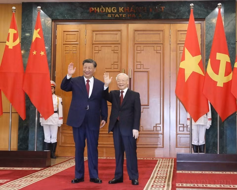 2023年12月12日下午，越共中央总书记阮富仲与对中国进行国事访问的中共中央总书记、国家主席习近平举行会谈（2023年12月12日）。图自 越通社