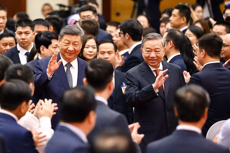 越共中央总书记苏林，国家主席梁强与中共中央总书记、国家主席习近平一同出席中越人民联欢。图自 越通社