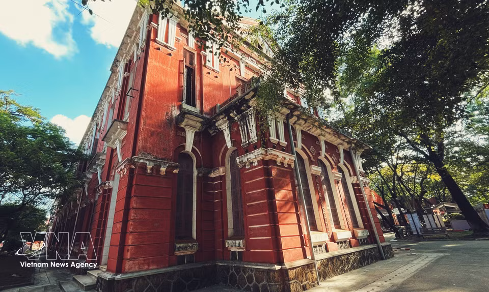 历经岁月洗礼，这座建筑依然保留着古朴典雅的风貌，成为顺化城市遗产的重要组成部分。图自 越通社