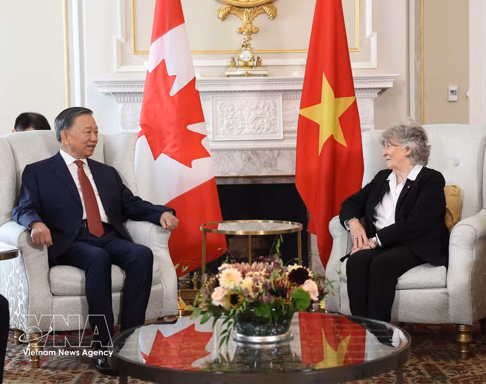 越共中央总书记、国家主席苏林会见加拿大总督路易丝·阿尔布尔。图自 越通社