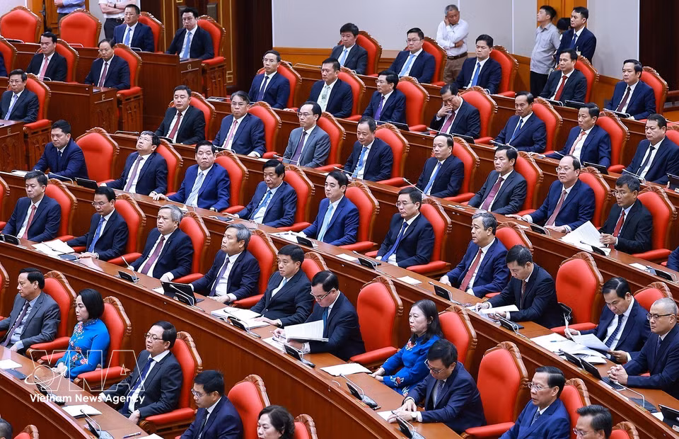 与会代表出席越共十四届三中全会闭幕会。图自 越通社
