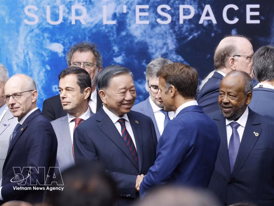 越共中央总书记、国家主席苏林与法国总统埃马纽埃尔·马克龙。图自 越通社
