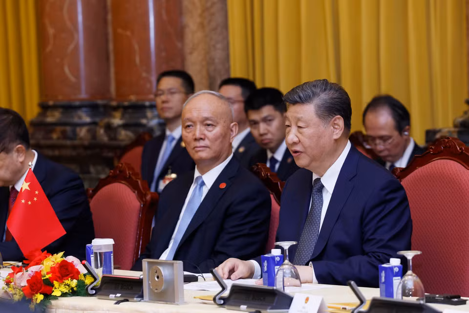 中共中央总书记、国家主席习近平在与越南国家主席梁强举行的会谈中发表讲话。图自 越通社