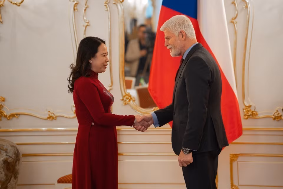越南国家副主席武氏映春在布拉格会见了捷克总统彼得·帕维尔(2024年11月15日)。越通社转发