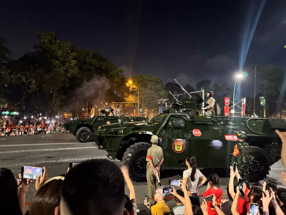 装甲兵方阵参加8月21日的综合演练。图自 越通社