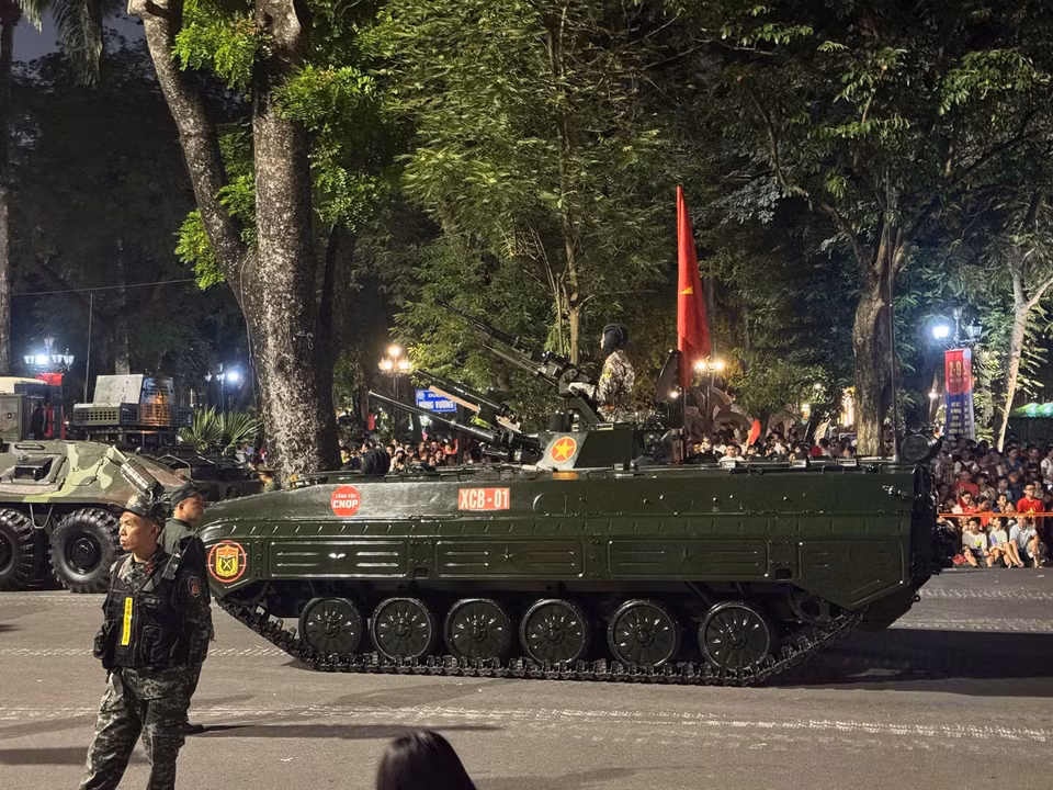装甲兵方阵参加8月21日的综合演练。图自 越通社