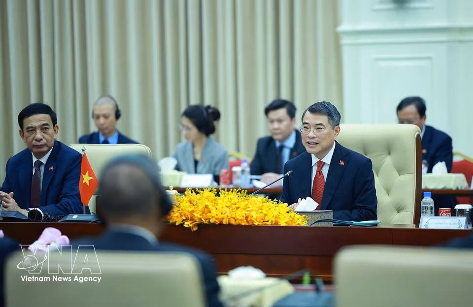 越南政府总理黎明兴与柬埔寨首相洪玛奈举行会谈。图自 越通社