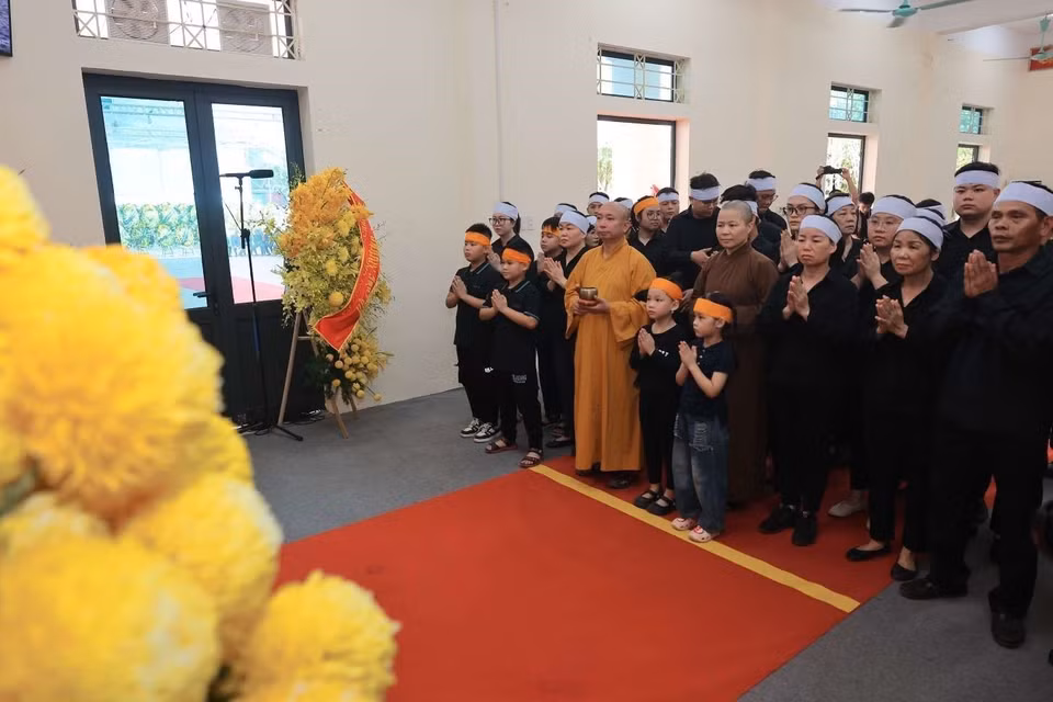2024年7月26日13时，阮富仲总书记的追悼会时在河内市陈圣宗街五号国家殡仪馆、胡志明市统一会场及阮富仲同志家乡河内市东英县东会乡同时举行。图自 越通社