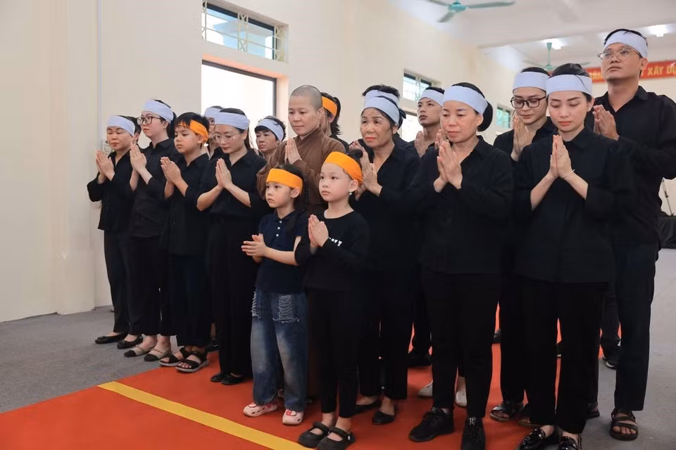 2024年7月26日13时，阮富仲总书记的追悼会时在河内市陈圣宗街五号国家殡仪馆、胡志明市统一会场及阮富仲同志家乡河内市东英县东会乡同时举行。图自 越通社