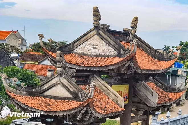 蓝山寺院大门富有特色的屋顶。图自 越通社《Vietnam+》